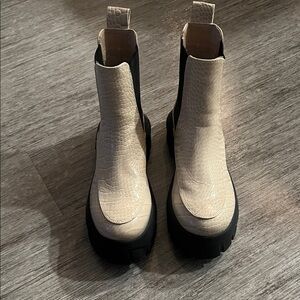 UO Chelsea Boots